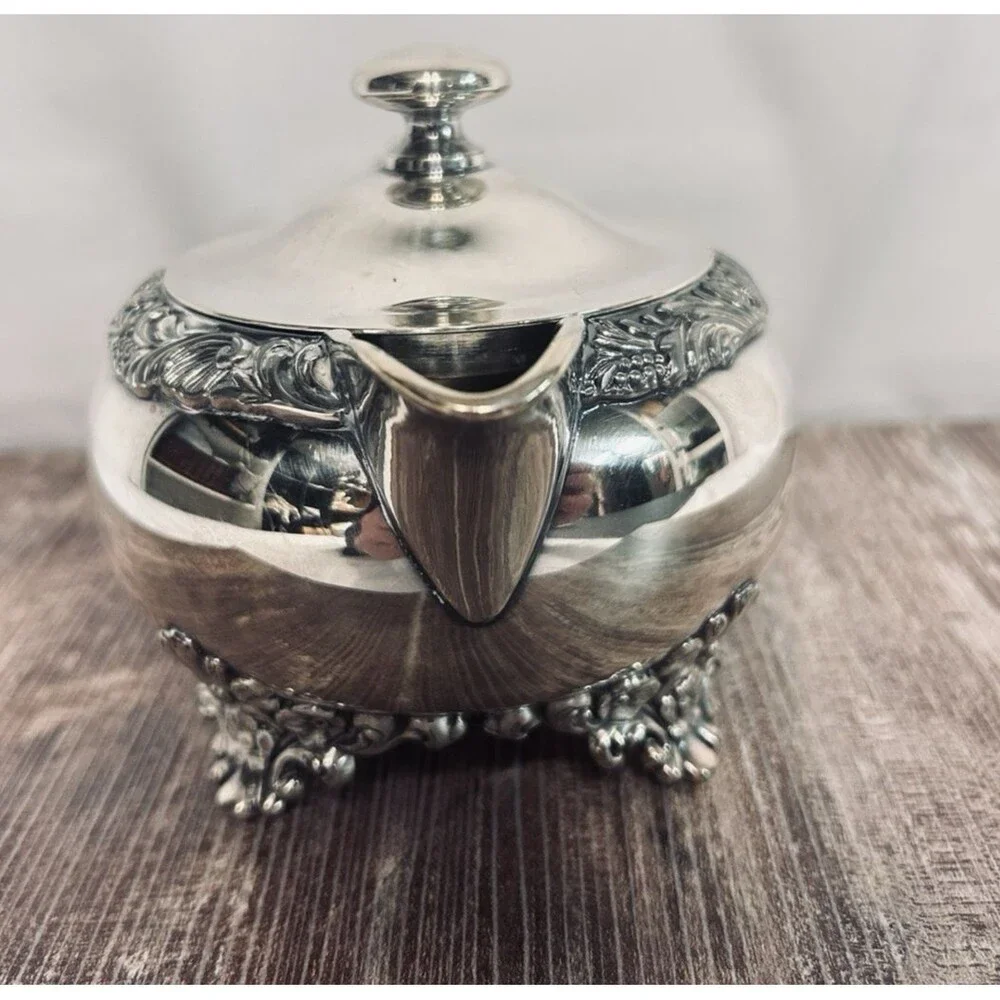 VTG Wilcox New Beverly Manor Silver Plate Creamer & Lid #1304 Polished Intricate